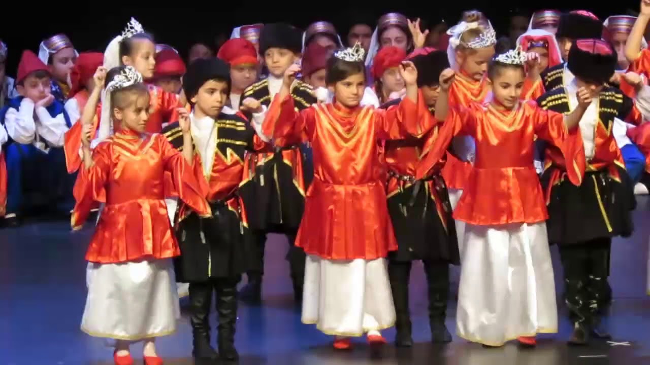 1  Sınıf Halk Oyunları Gosterisi2