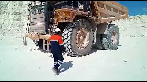 777E Truck Overseas inspection