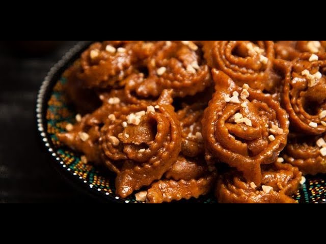 الحلويات المغربية تجارة تنتعش بالأسواق خلال شهر رمضان