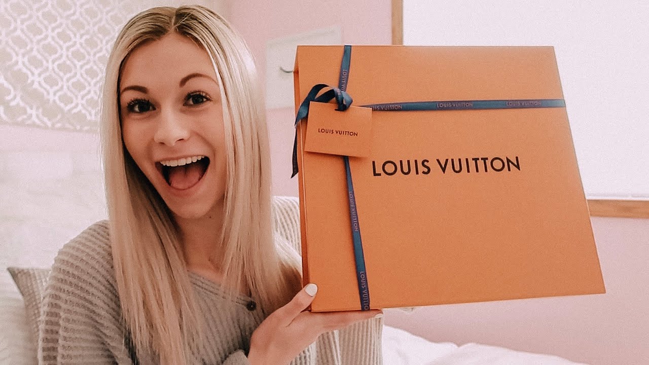 UNBOXING MY FIRST LOUIS VUITTON BAG - YouTube