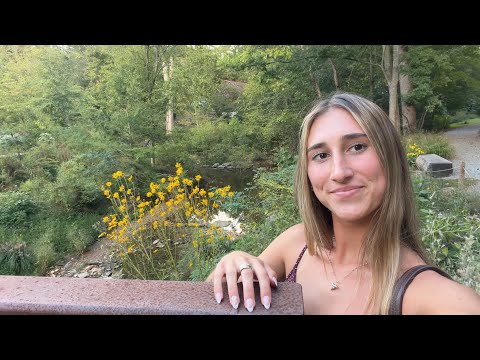 ASMR at a botanical garden °࿔*:･