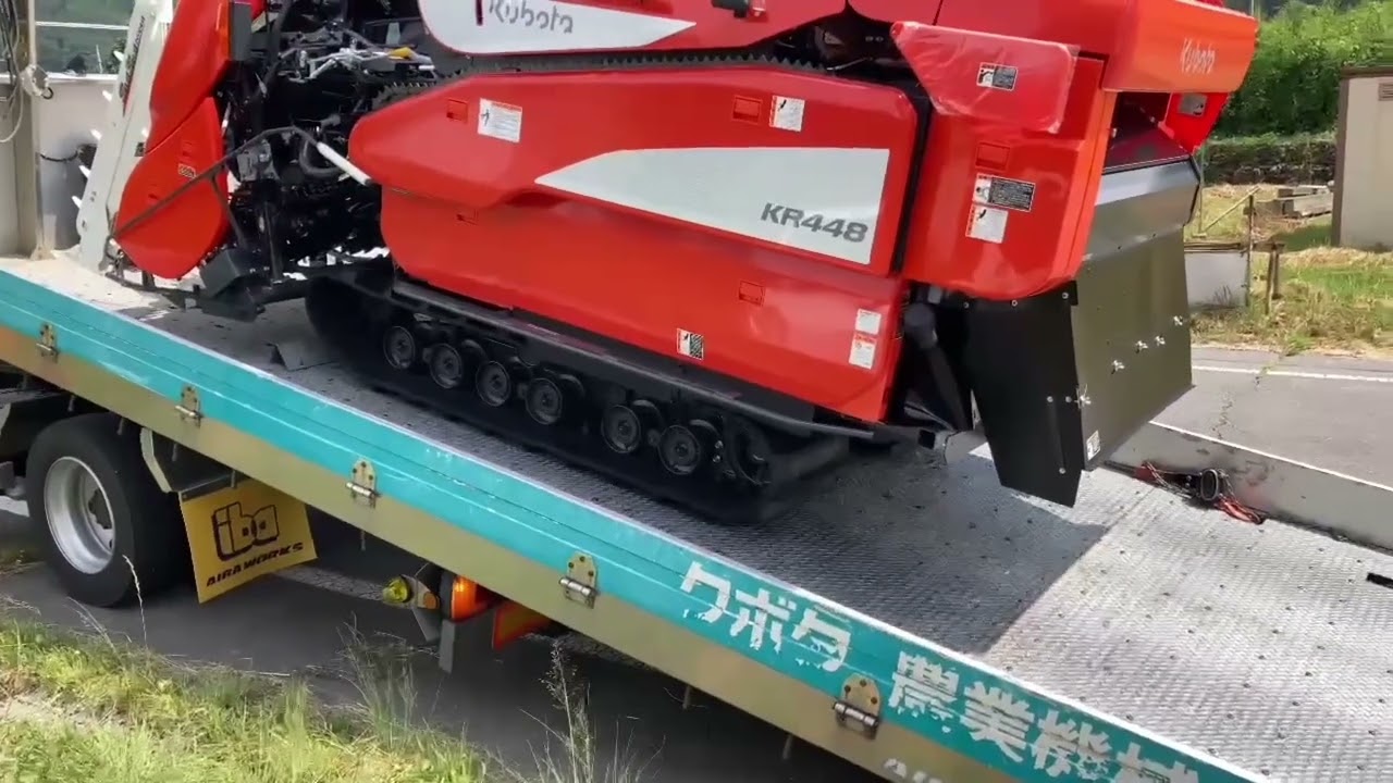 (納車決定)新入庫 コンバイン ① 新しいコンバイン 納車 - YouTube