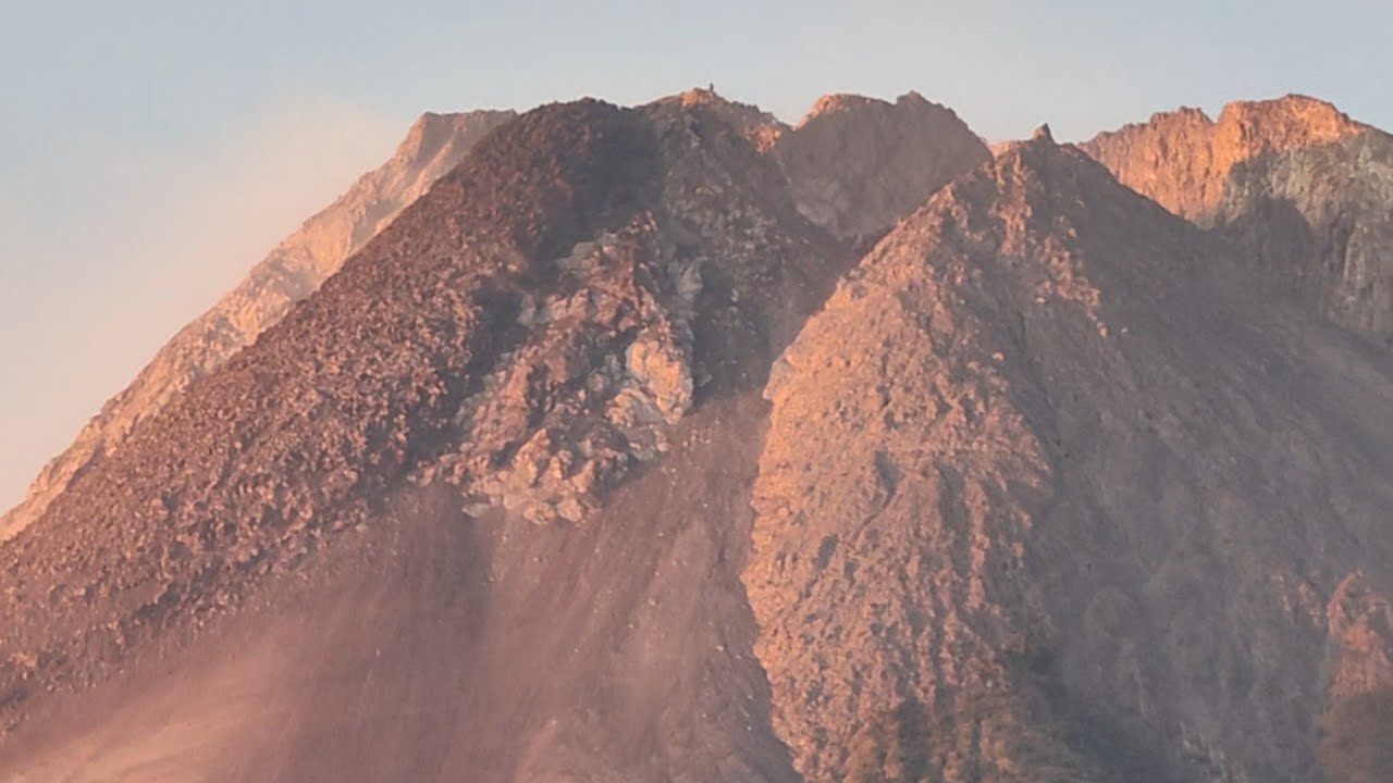 MERAPI LUAR BIASA INDAHNYA SORE HARI DILIHAT DARI DEKAT 