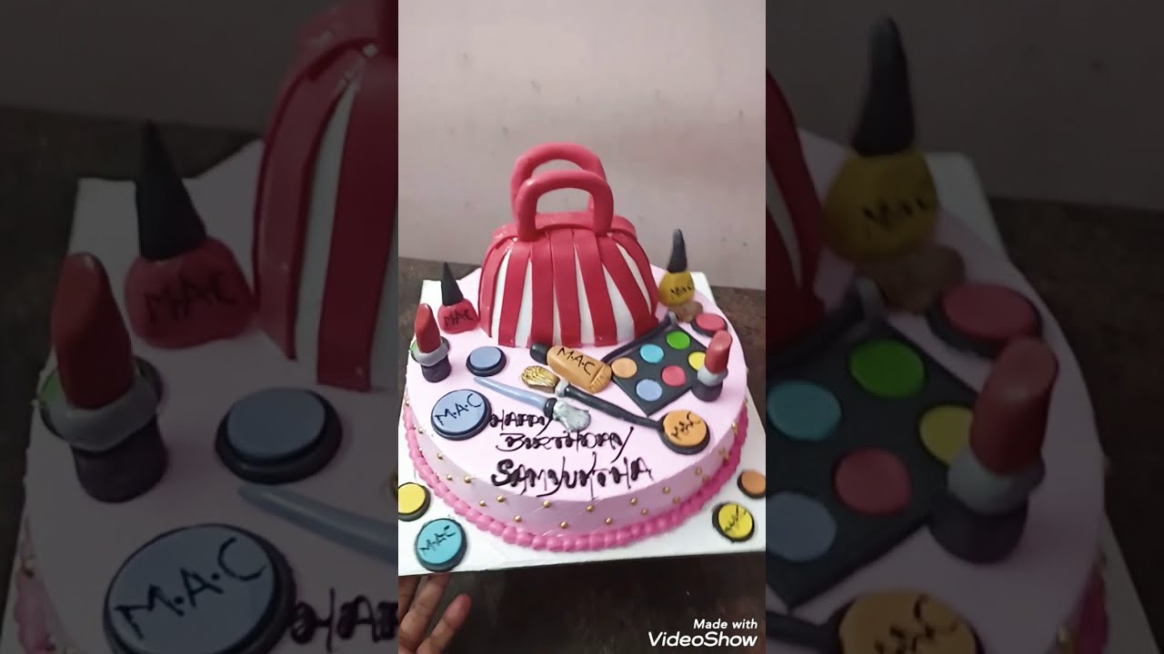 Makeup set cake