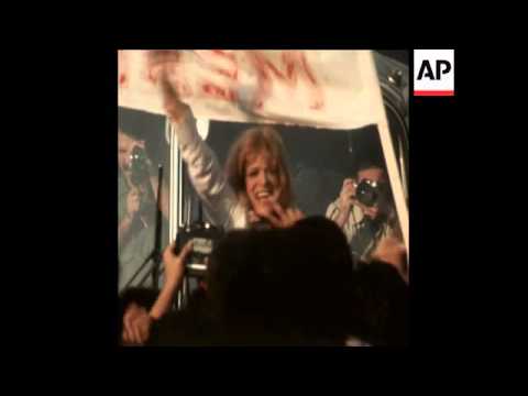 SYND 27 7 74 GREECE ACTRESS, MELINA MERCOURI,  GREETED BY FANS AT ATHENS AIRPORT