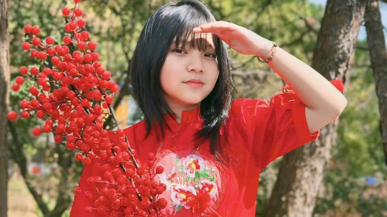 Chụp Hình Kiểm Niệm Cùng Con Gái