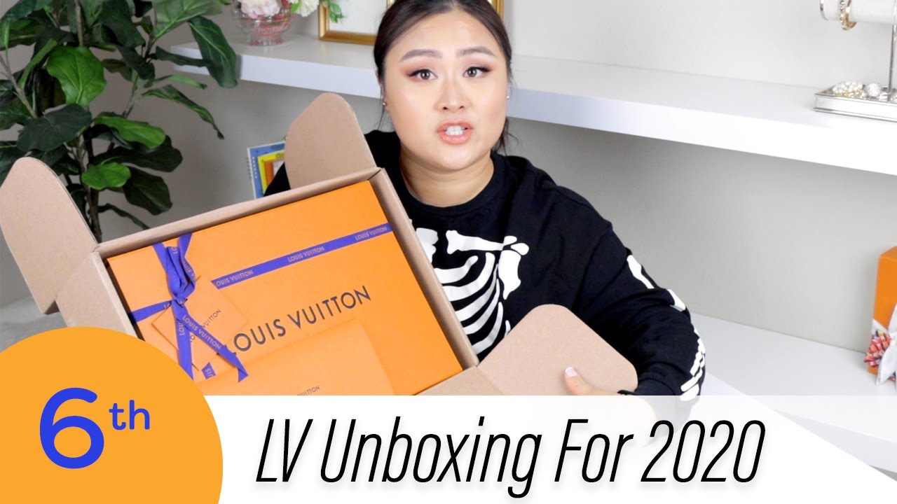 She came 😍 my Louis Vuitton Mini Bumbag unboxing! For those