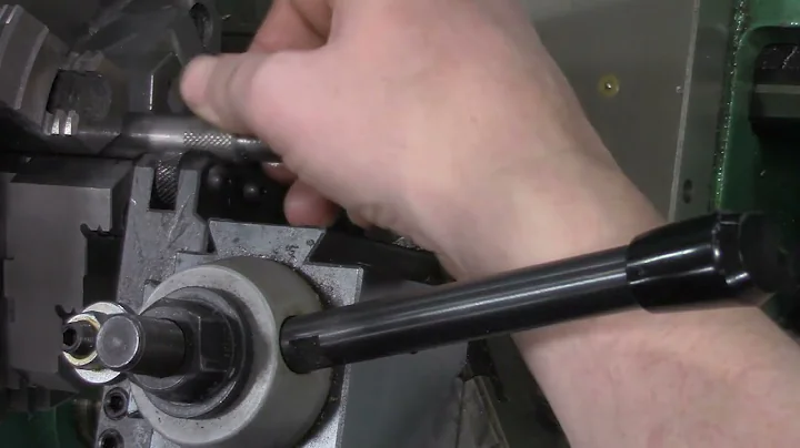 Knurling on a manual lathe