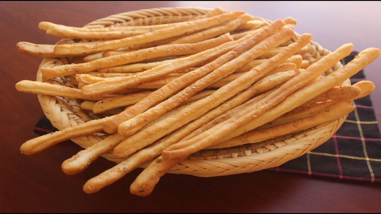 عويدات بعجينة الخبز على الطريقة الإيطالية أسهل منهم مكاينش مقرمشين ولذاذ بزااف