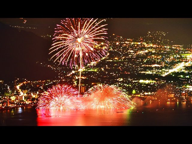 微速度撮影】諏訪湖花火大会【高ボッチから】 - YouTube