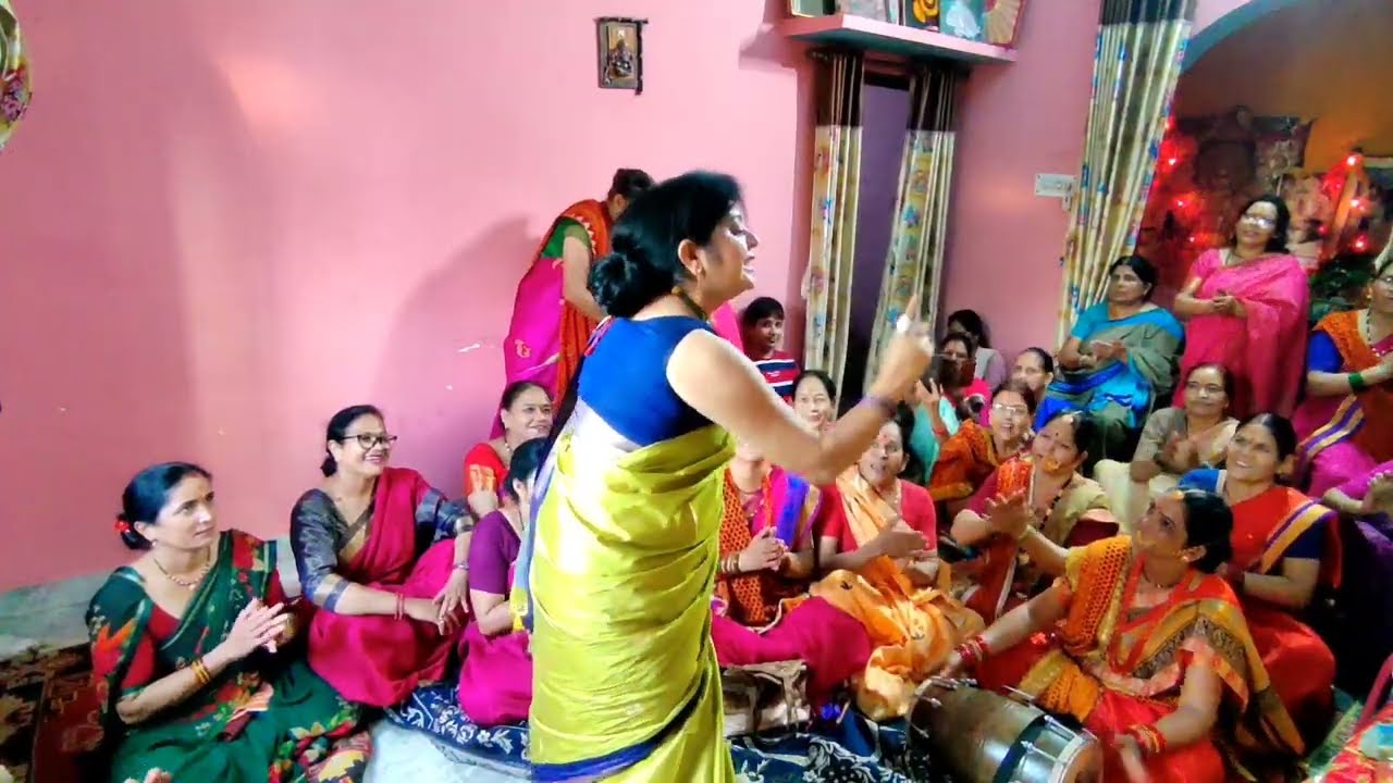 सबको बताऊंगी कुछ ना छुपाउंगी चोरों का है सरदार मैया तेरा कृष्ण कन्हैया भजन में जबरदस्त डांस