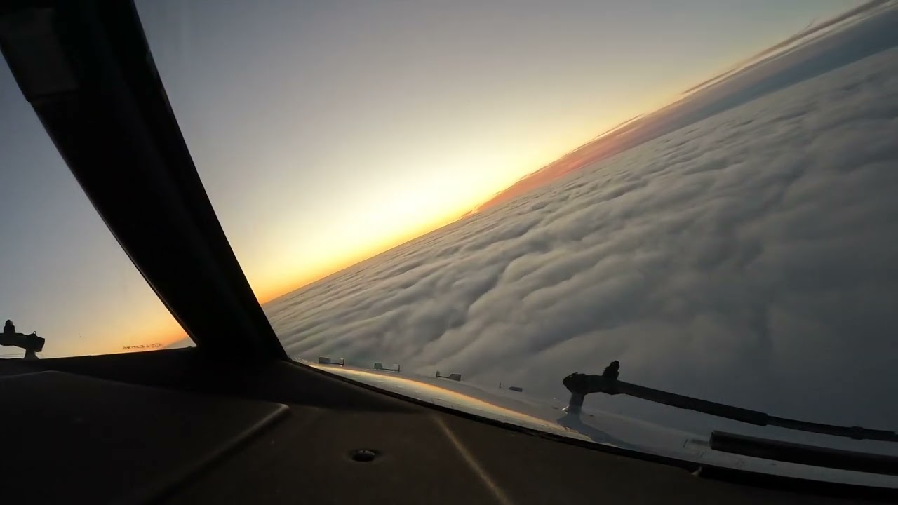 Boeing 737 cockpit view approach into snowy and cold (-15C) Rovaniemi FInland (4K).