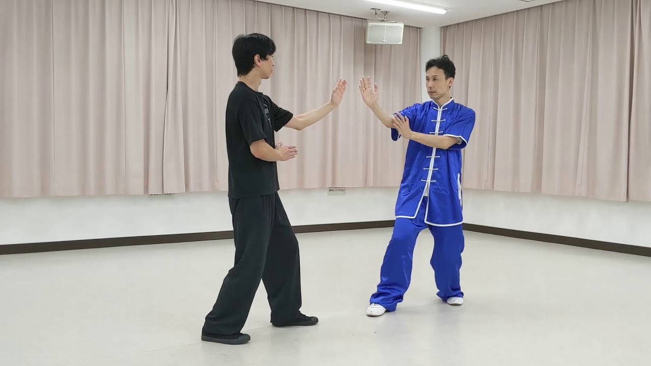 中国武術の基本的な歩法！！蟷螂拳の三才歩の解説！！中国武術・八極
