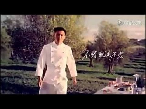 全靠大長腿！謝霆鋒單腳“踢飛”霍汶希
