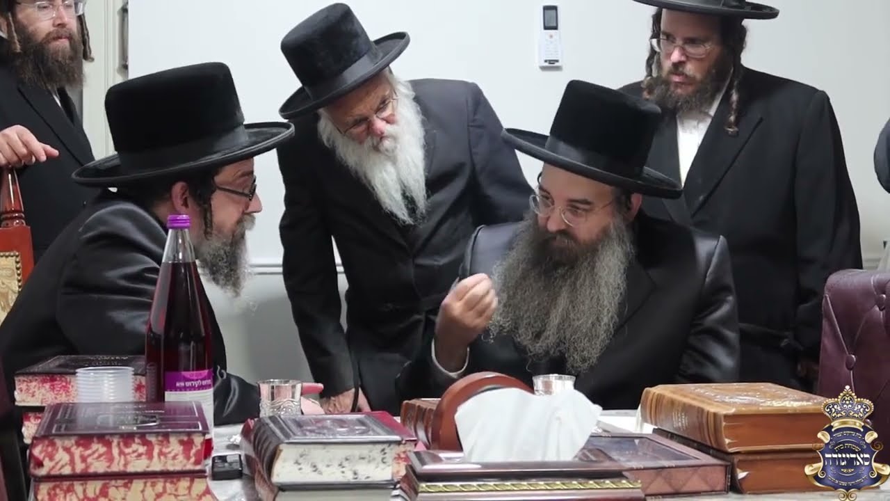 כבו"ק האדמו'ר מסאדיגורה ירושלים בביקור בבית כ"ק האדמו'ר מסקולען ירושלים להזמינו לחתונות בתו
