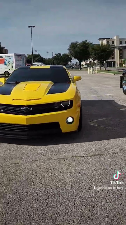 Bumblebee reunites with Optimus Prime!! 💛💙💪🤙