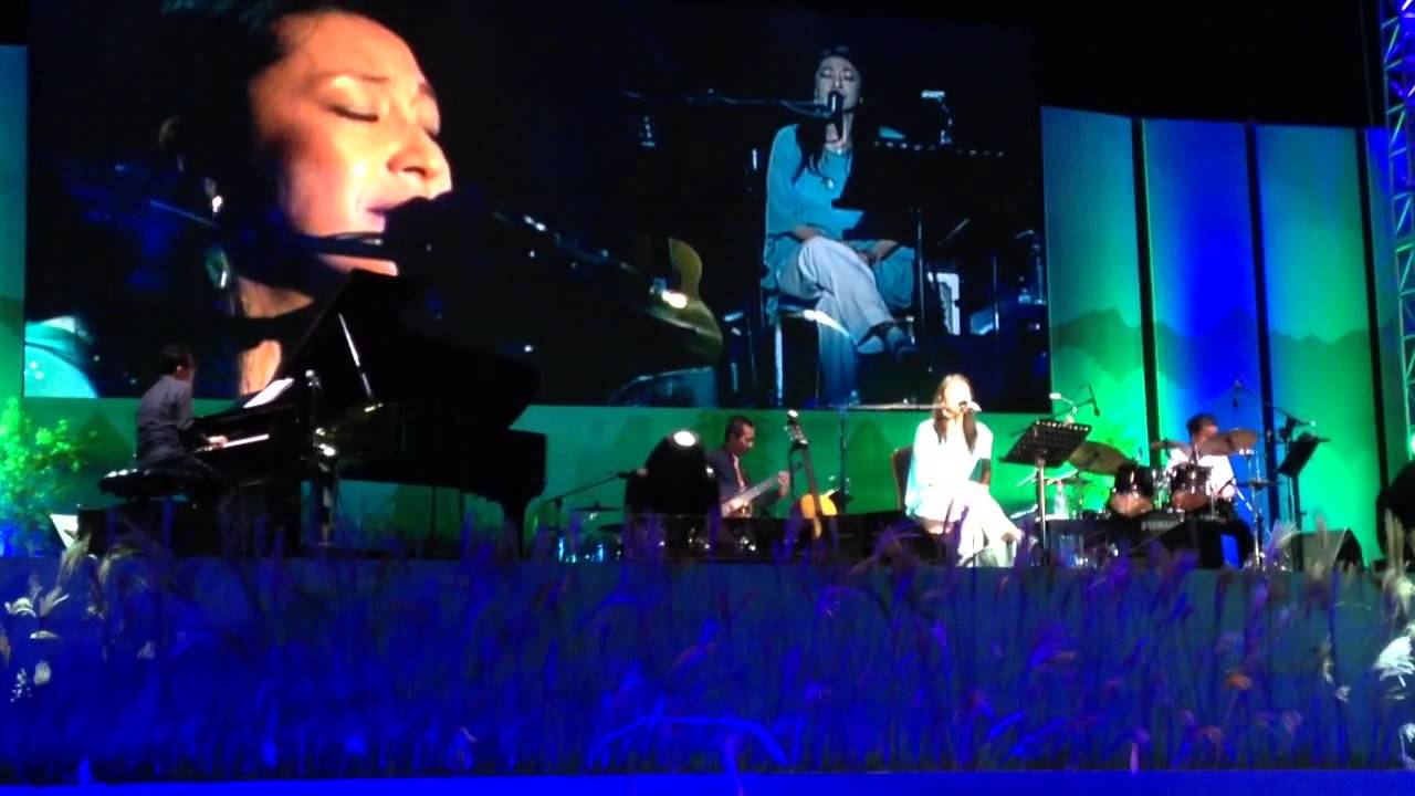 Guarda Lisa Ono (리사오노) '아리랑' (arirang) su YouTube Guarda Lisa Ono (리사오노) '아리랑' (arirang) su YouTube