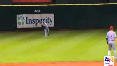 Houstons  baseball player Jonathan Villar slides into Brandon Phillips butt Video