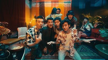 Sin Ánimo de Lucro, Carlos Vives, Jbot & Tuti - El Parrandero (Official Video)