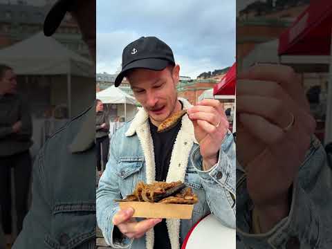 Probando comida callejera en Finlandia 🇫🇮 #shorts #comidacallejera #finlandia