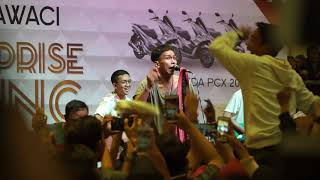 [HD] Fourtwnty - Fana Merah Jambu (Live at Supermall Karawaci 17/11/18)