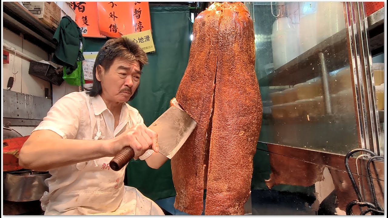 香港燒味 馬年好運 師傅出馬 佐敦快刀手 斬燒肉砰砰聲 快有力勁啊 Hong Kong Roast Pork Yummy Hong Kong Food 燒乳豬燒鵝燒肉 送酒正 香港美食 新強記燒腊飯店