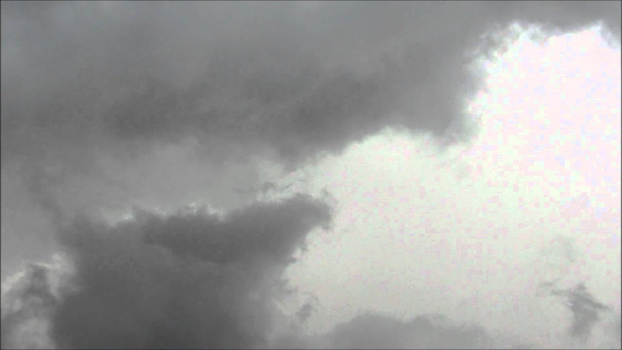 На город надвигаются грозовые тучи. - YouTube