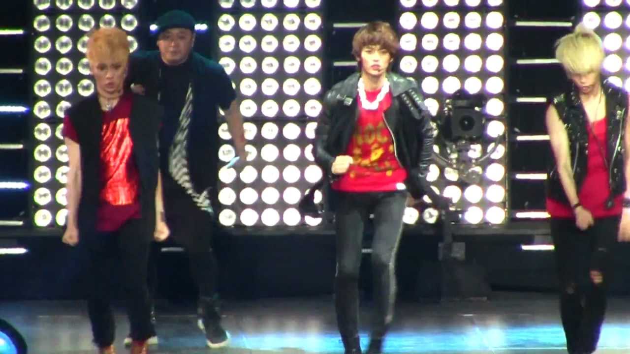 SMTown Live NY Shinee Ring Ding Dong  [111023] [fancam]