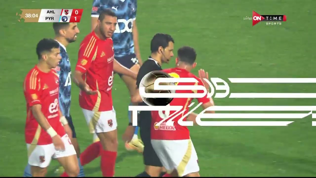 لحظة طرد أحمد توفيق لاعب بيراميدز بعد تدخل عنيف مع كريم الدبيس لاعب الأهلي .. ما رأيك في قرار الحكم؟