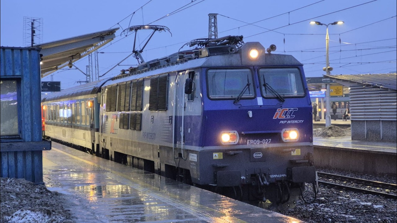 Deszczowy wieczór na stacji Warszawa Wschodnia - Luty 2026