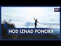 Učiteljica Antonia Gašperov hoda po traci iznad ponora