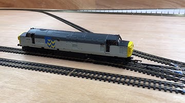 Hornby R3583TTS Railroad Class 37 fitted with directional lighting