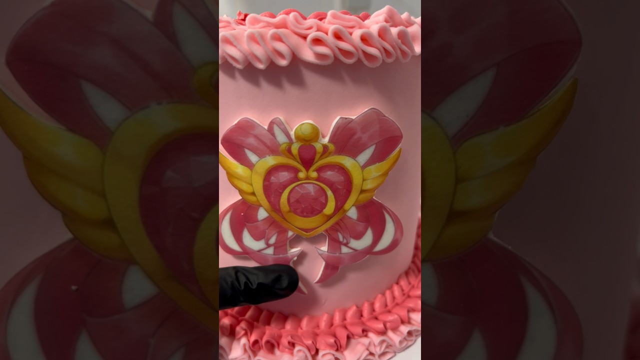 SAILOR MOON Cake Decorating 
