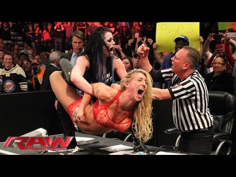 Charlotte vs. Paige – Divas Championtitel Match: Raw – 23. November 2015