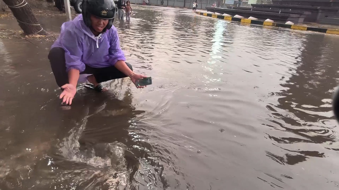 Massive Clog!!! Remove Leaves Clogged Drain After Heavy Rainstorm