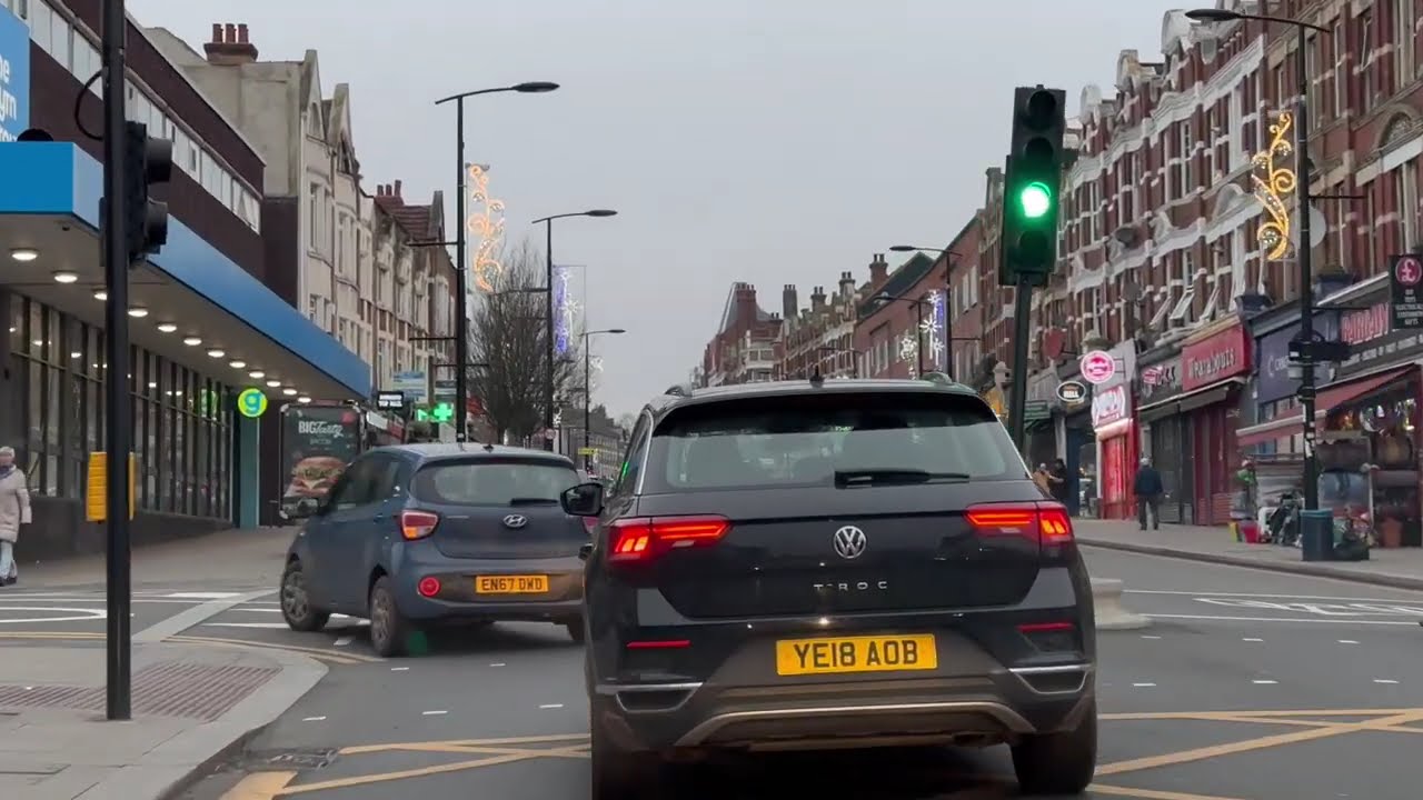 Lower Sydenham High road | London on Boxing Day 