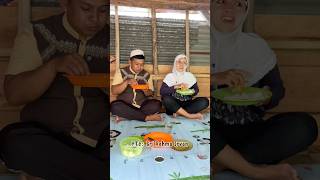 Makan Telur Dadar Dibagi Empat