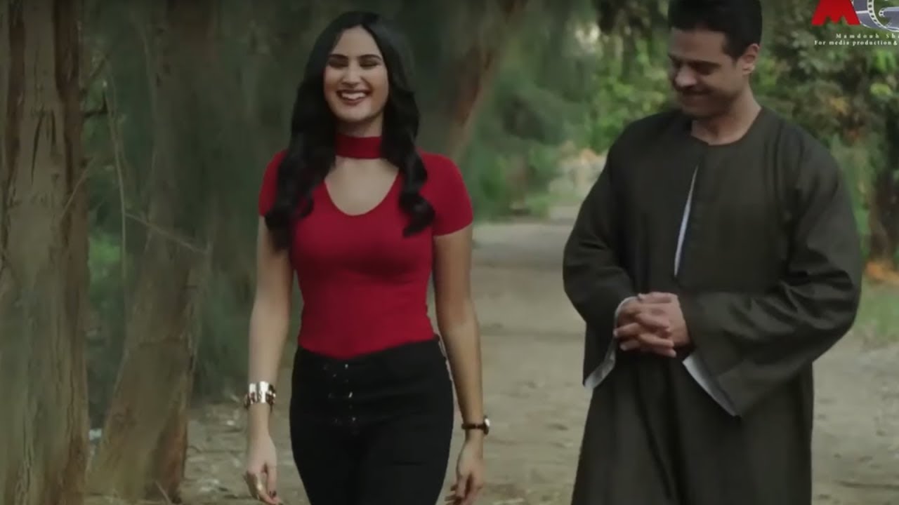 حسن خد بنت الباشا ومشي معاها فى البلد .. شوفوا رد فعل الناس ..! - YouTube
