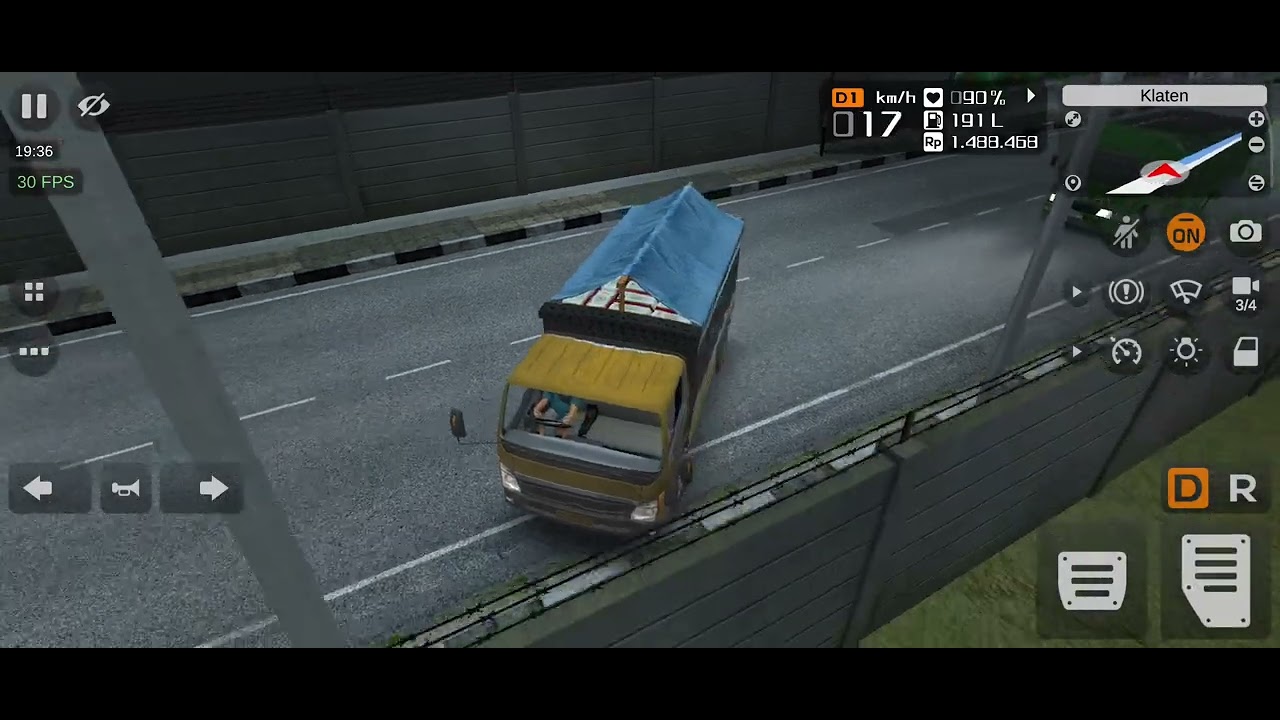 truk muat beras. ketemu teman di jalan. 