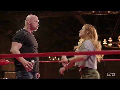 Video: Stone Cold Steve Austin Neto vrednost: Wiki, poročen, družina, poroka, plača, bratje in sestre