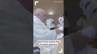 Pope Francis washes feet of women prisoners