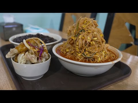 산처럼 쌓인 콩나물 짬뽕?😲 거기에 짜장면이 무한리필?😲 식사메뉴 중 하나만 드셔도 짜장면과 볶음밥이 무한리필!😍 가수 최영현의 취팔러마에요!🤗┃Korean Street Food