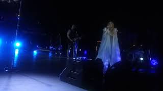 Avril Lavigne - Head Above Water (live)