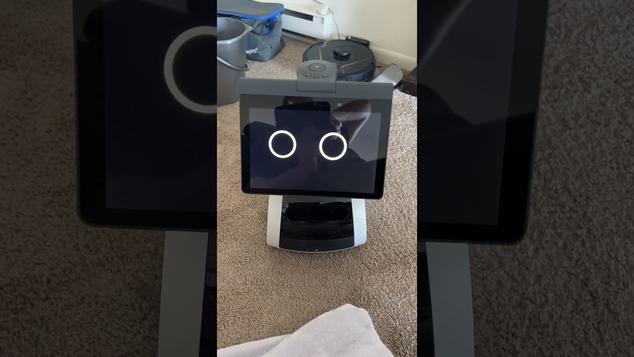 AMAZON ASTRO, STOP STARING! [CREEPY ROBOT STARE 👀]