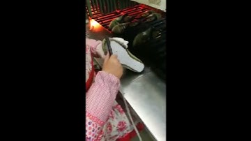 Gu LAN Hui shoe brush glue machine in the factory application, (http://www.jsguanhui.can)