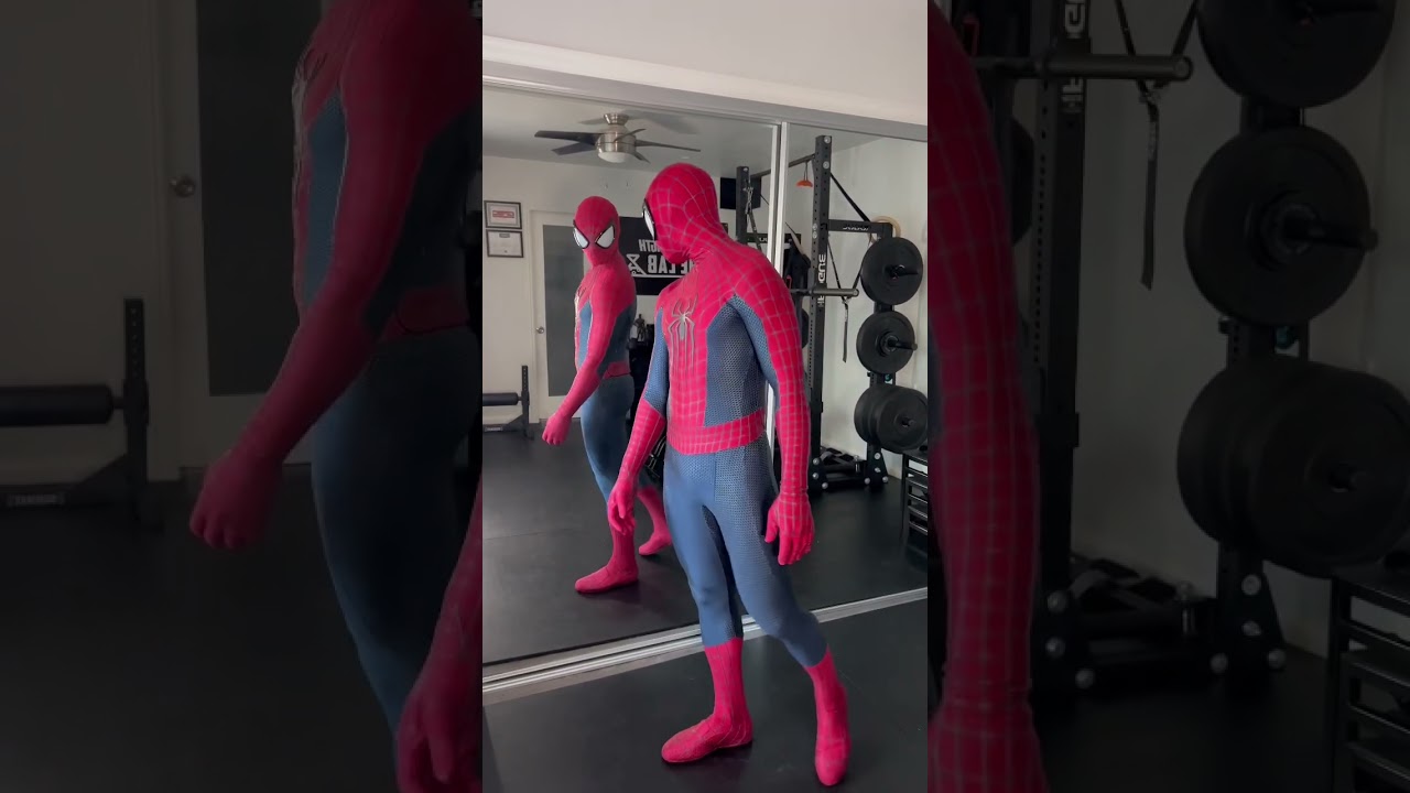 Не обращайте на меня внимания, я просто здесь, проверяю свой новый костюм TASM2 от The RPC Studio...