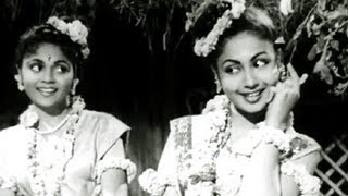 Aaj Achanak Jaag Uthe Kyon - Meena Kumari, Laxmi Narayan Song