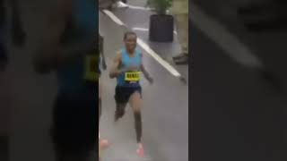 Kenenisa Bekele DESTROYS Mo Farah In Epic Sprint Finish