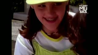 Watch Lynda Blue Jeans video