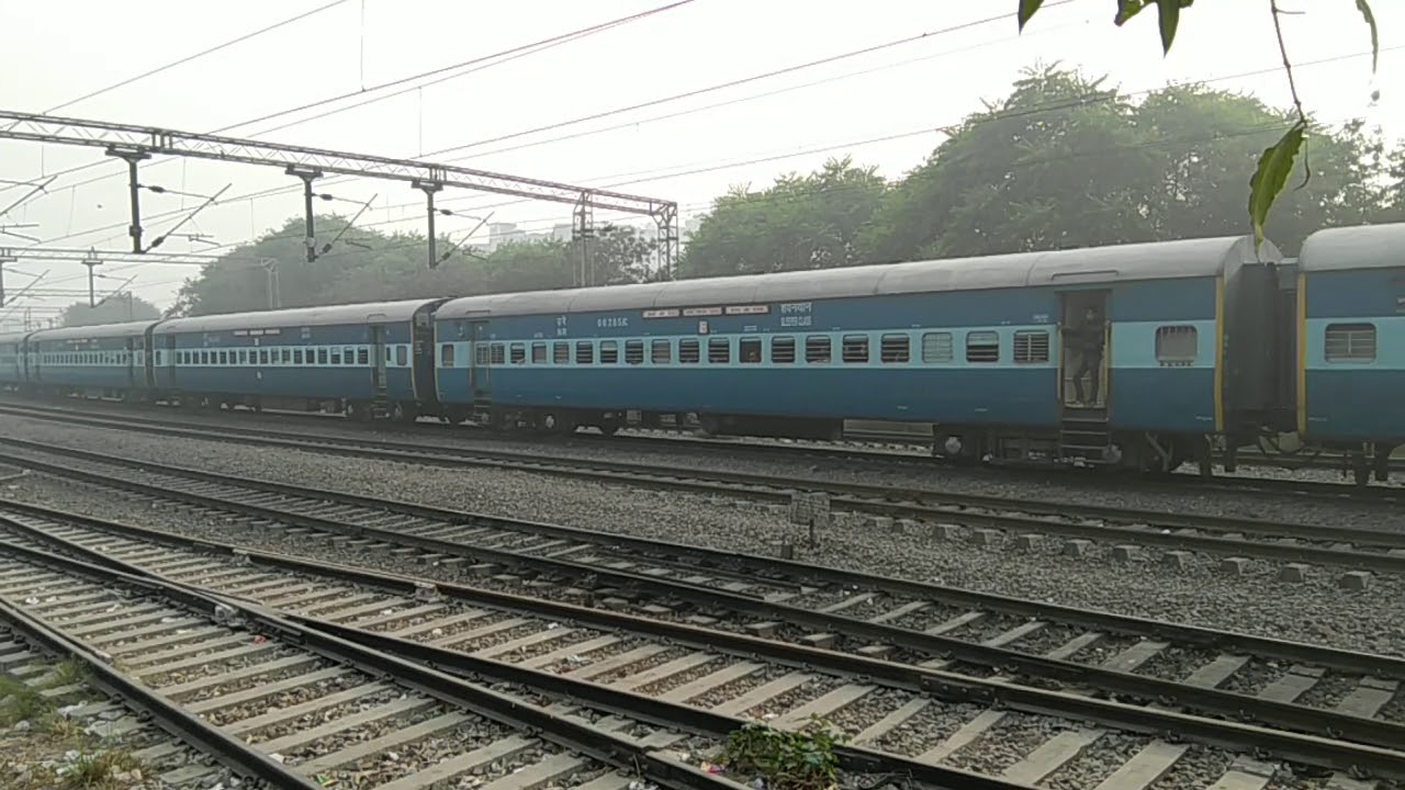 Bihar Sampark Kranti New Delhi To Darbhanga 12566/Bihar Sampark Kranti Express PT New Delhi to Darbhanga MG Rail